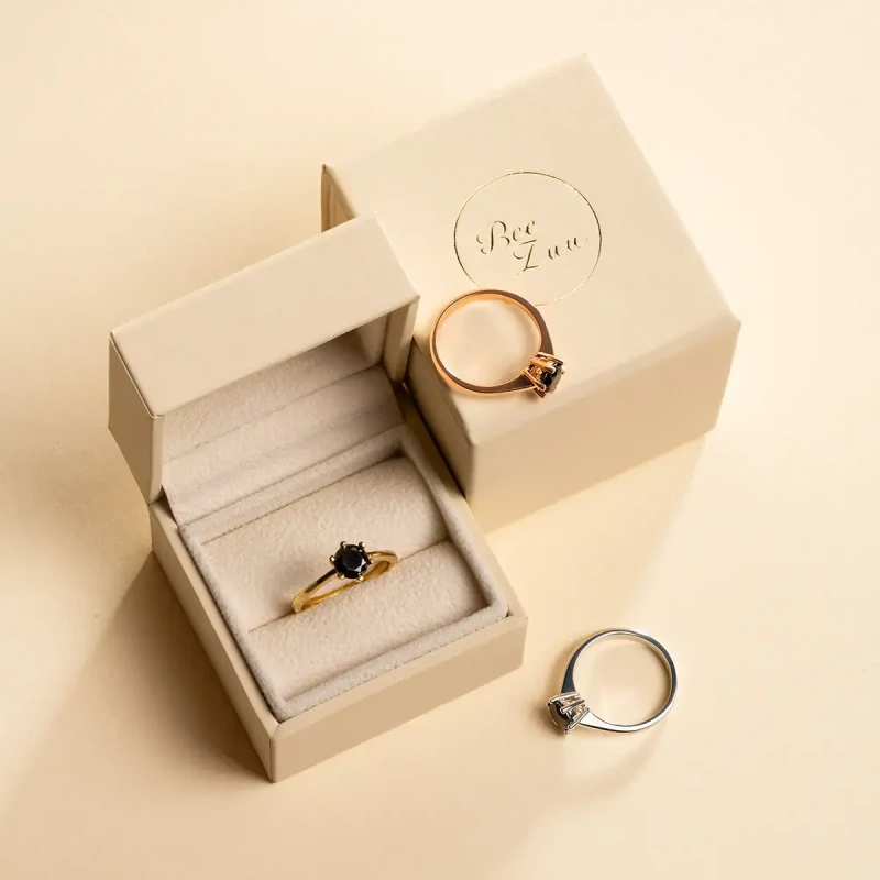 pierscionek-zareczynowy-z-czarnym-diamentem-1-20ct-rozowe-zloto (4).webp