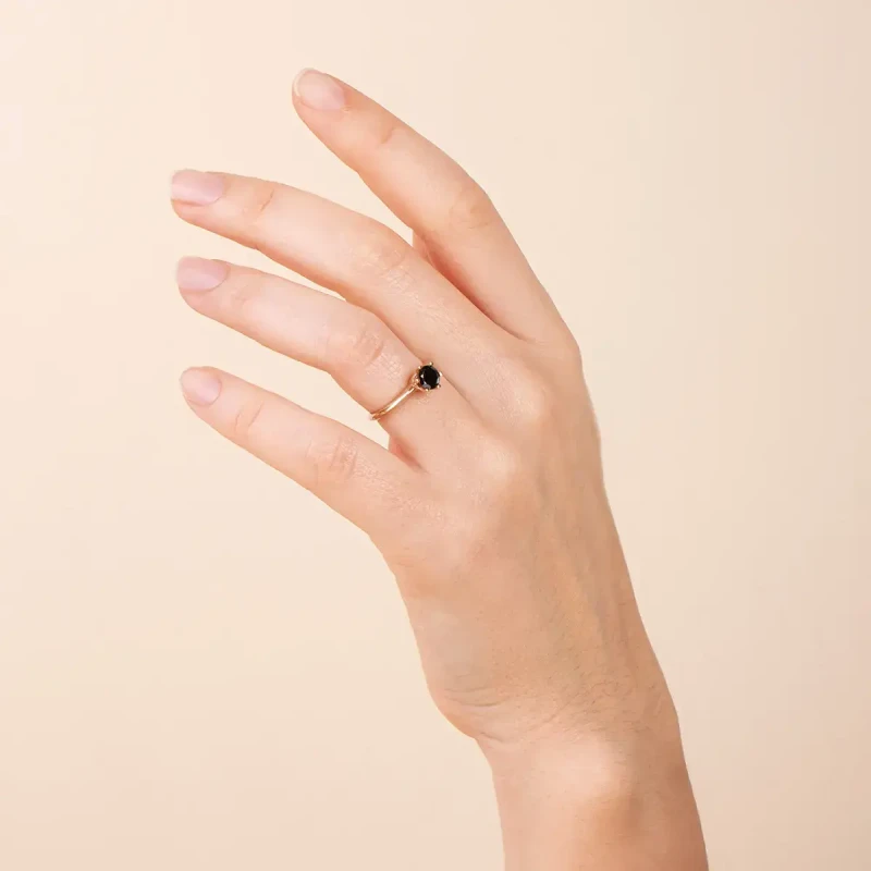 pierscionek-zareczynowy-z-czarnym-diamentem-020ct-rozowe-zloto (3).webp