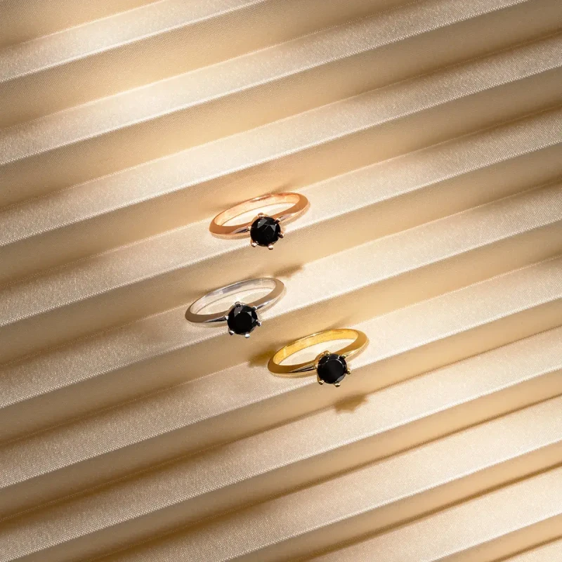 pierscionek-zareczynowy-z-czarnym-diamentem-047ct-rozowe-zloto (5).webp