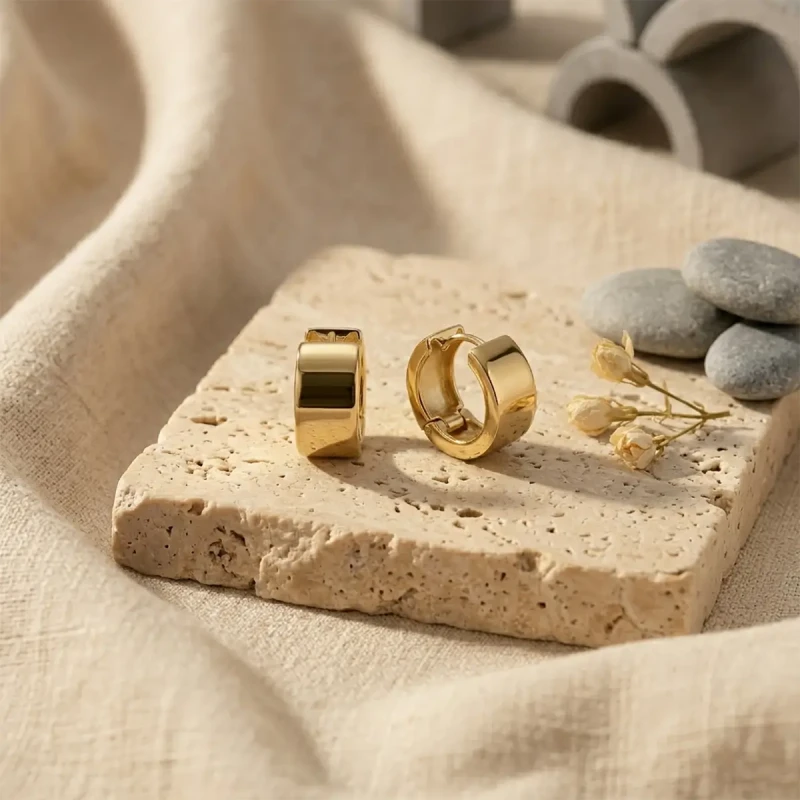 Kolczyki-szerokie-gladkie-proste-huggie-kollka-srebrne-pozlacane (2).webp