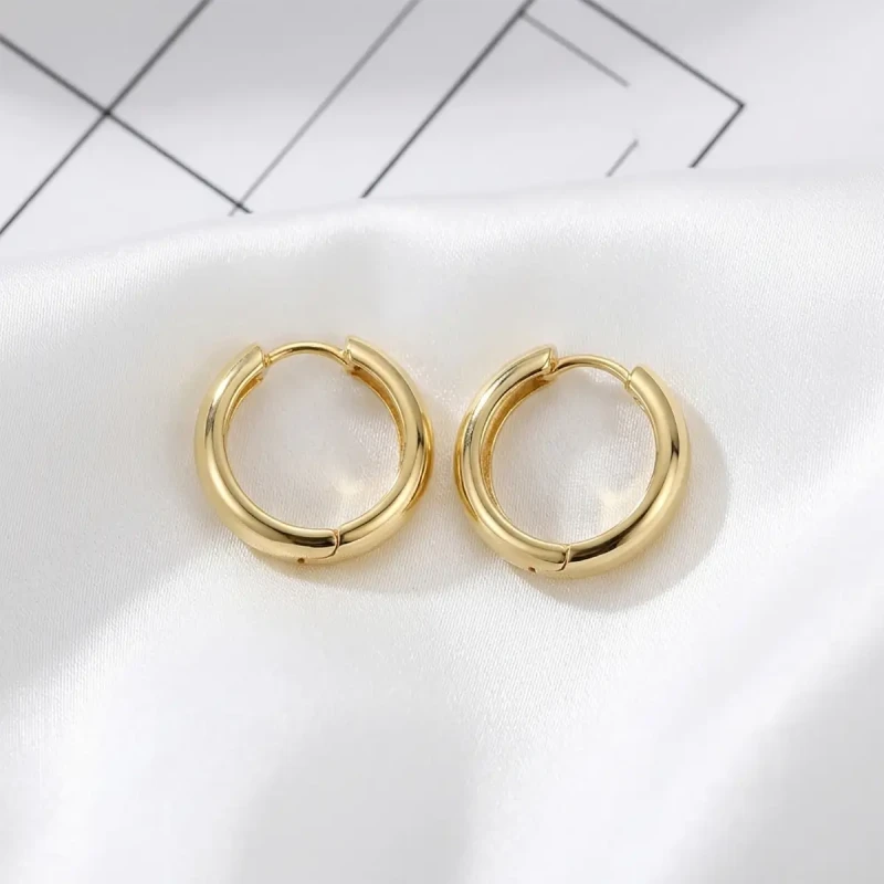 kolczyki-kolka-gladkie-klasyczyne-huggie-srebrne-pozlacane (3).webp