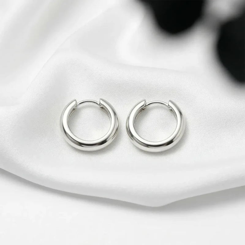 kolczyki-kolka-gladkie-klasyczyne-huggie-srebrne (3).webp